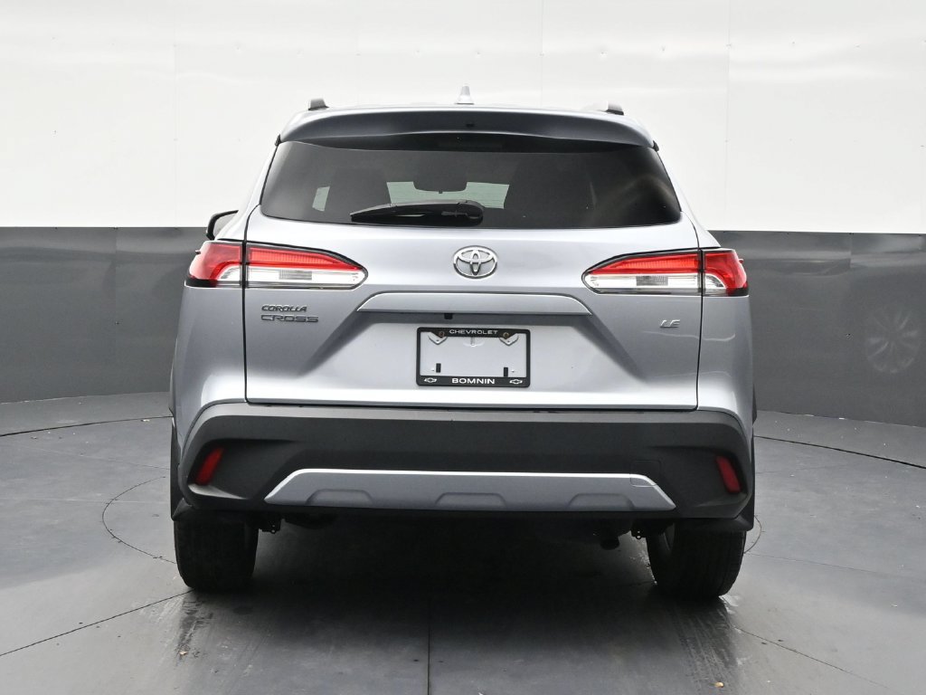 Used 2024 Toyota Corolla Cross LE w/ Moonroof Package FWD image 4
