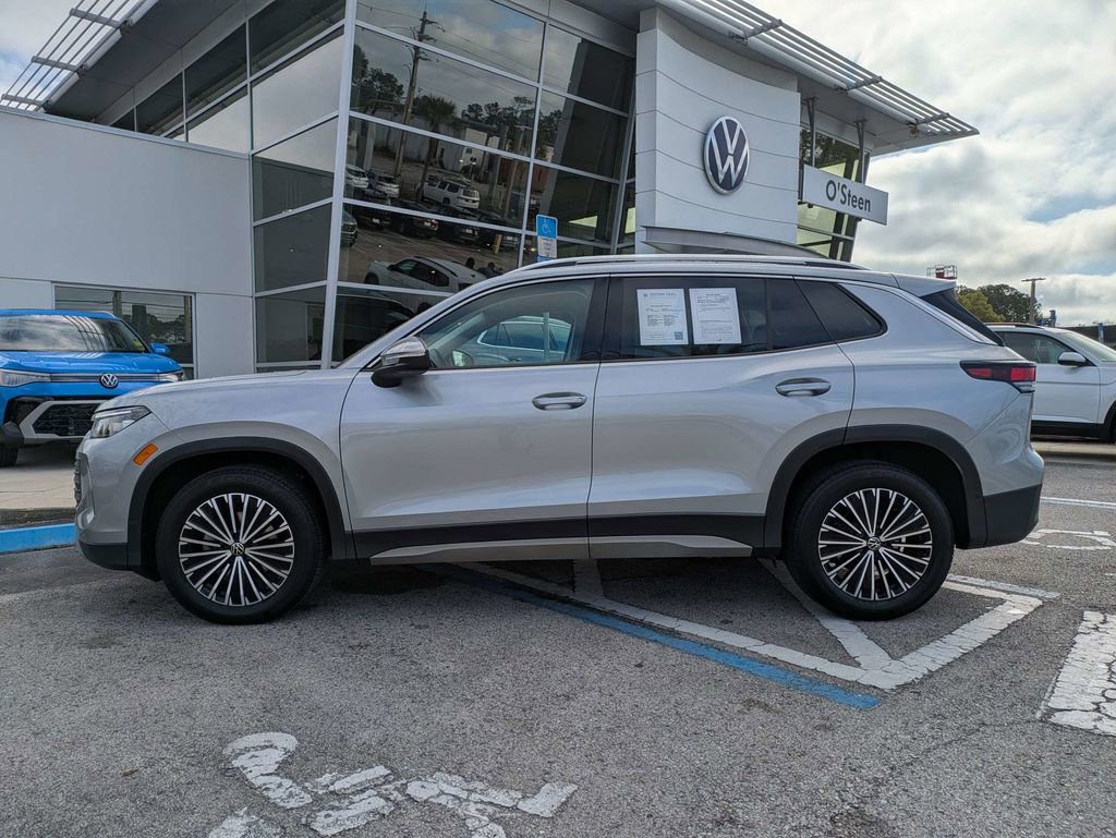 Certified 2025 Volkswagen Tiguan S w/ 18" Wheel Package image 3