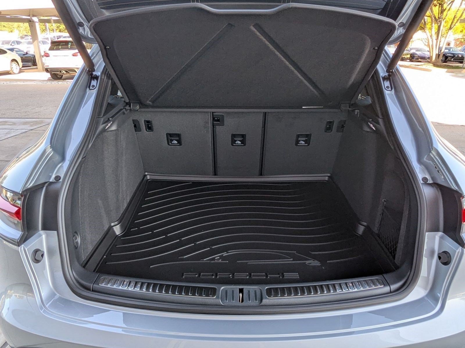 Certified 2026 Porsche Macan AWD/4WD image 23