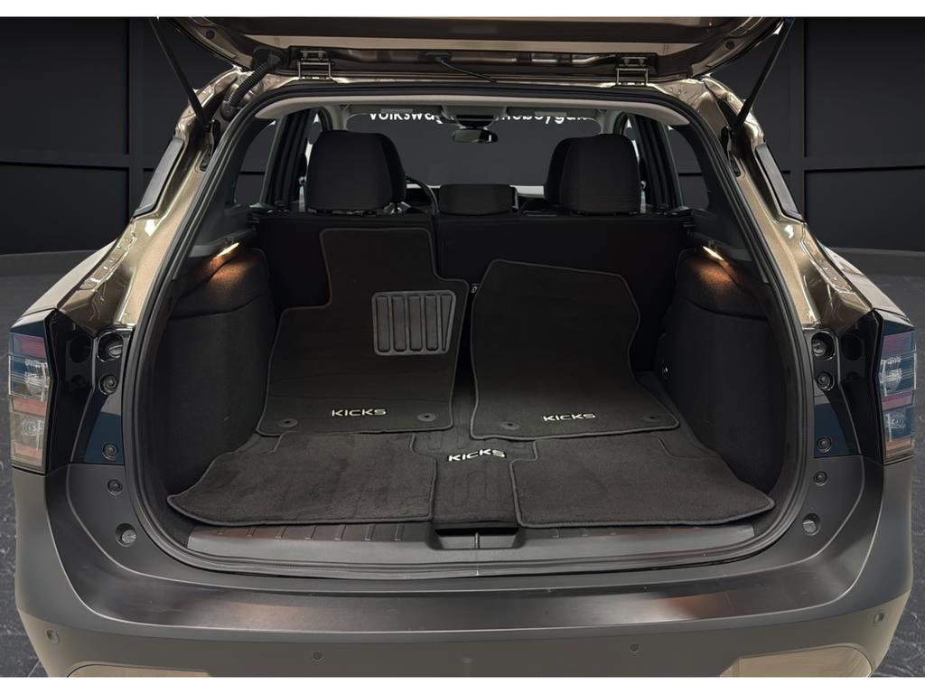 Used 2025 Nissan Kicks S image 15