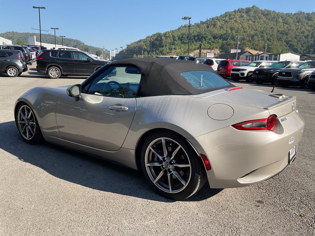 Used 2023 MAZDA MX-5 Miata Grand Touring RWD image 4