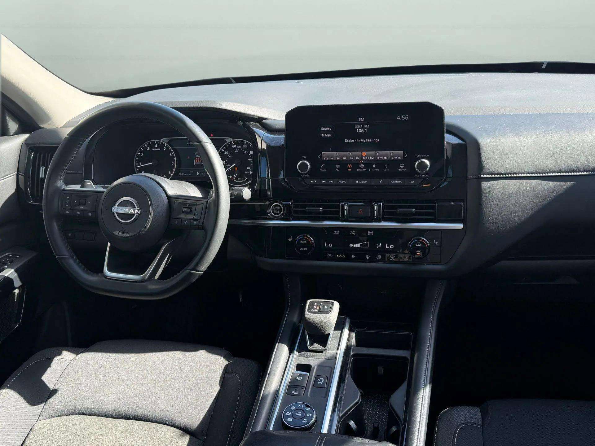 Used 2024 Nissan Pathfinder SV image 4