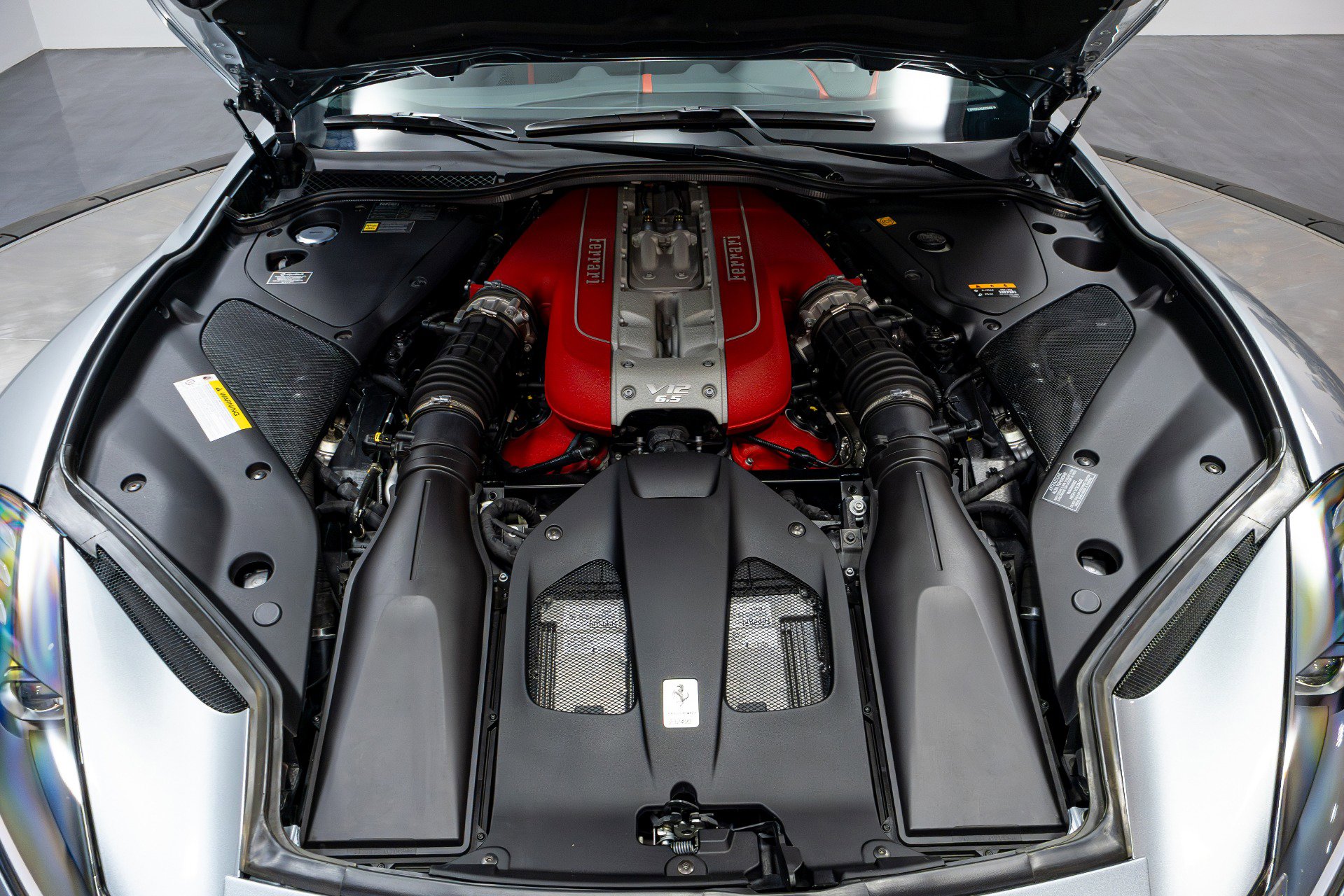 Used 2018 Ferrari 812 Superfast RWD image 39