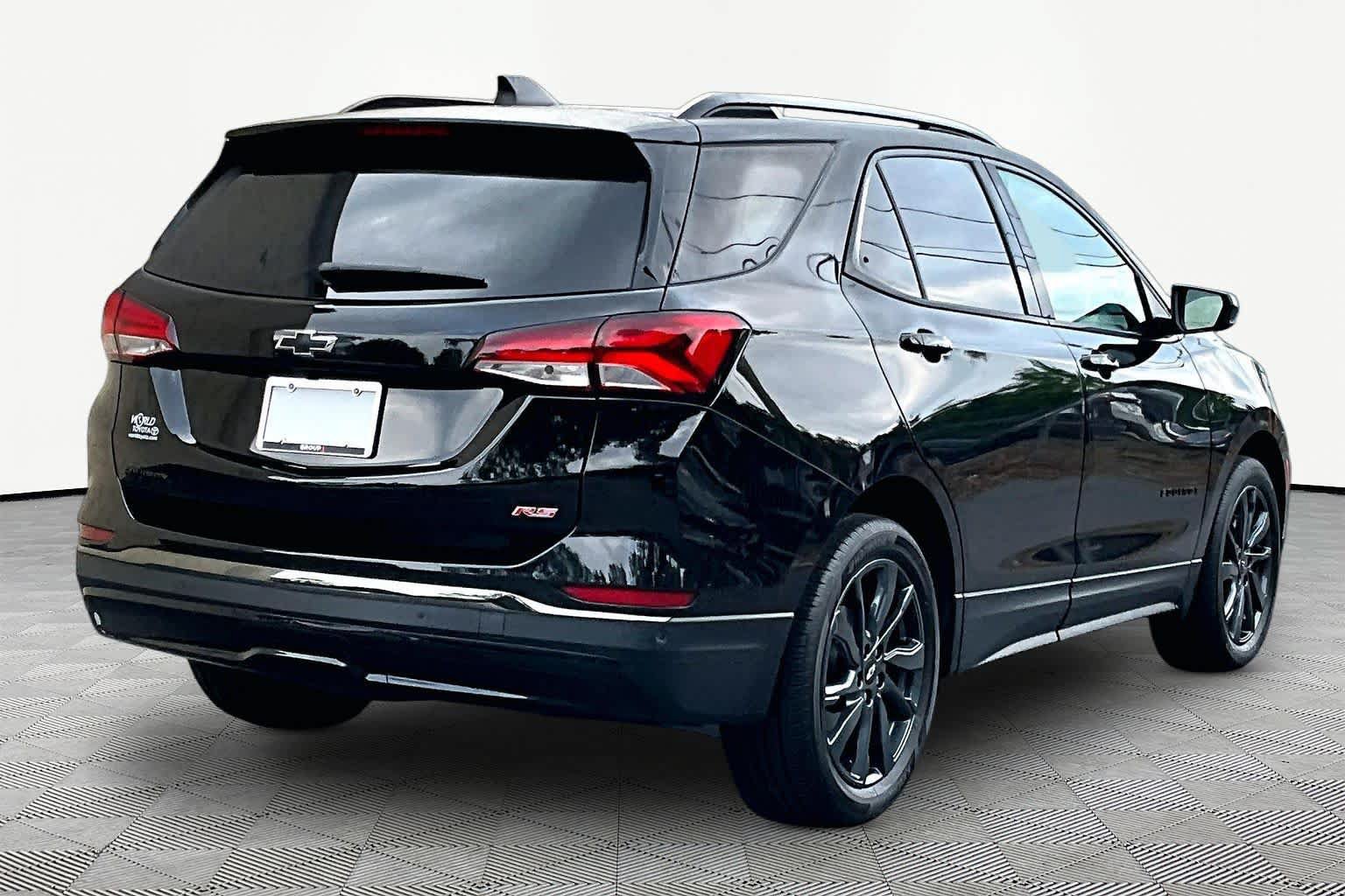 Used 2023 Chevrolet Equinox RS FWD image 13