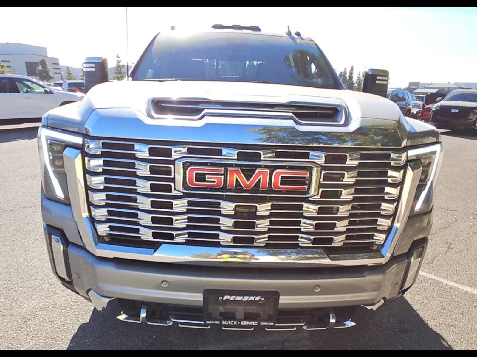 Used 2024 GMC Sierra 3500 Denali w/ Denali Reserve Package AWD/4WD image 18