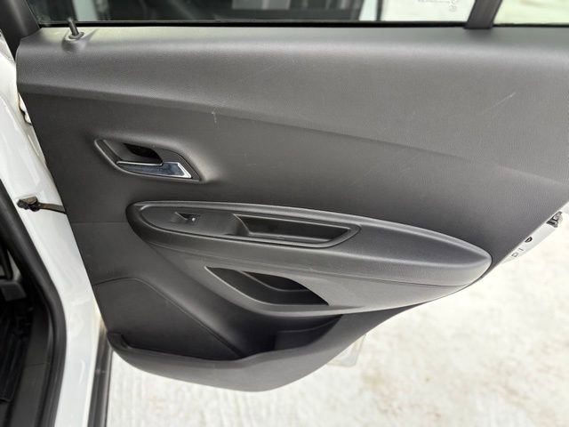 Certified 2021 Chevrolet Trax LS w/ Tint and Cruise Package image 27