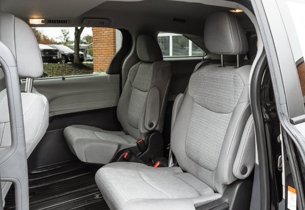 Used 2022 Toyota Sienna LE w/ LE Plus Package AWD/4WD image 24