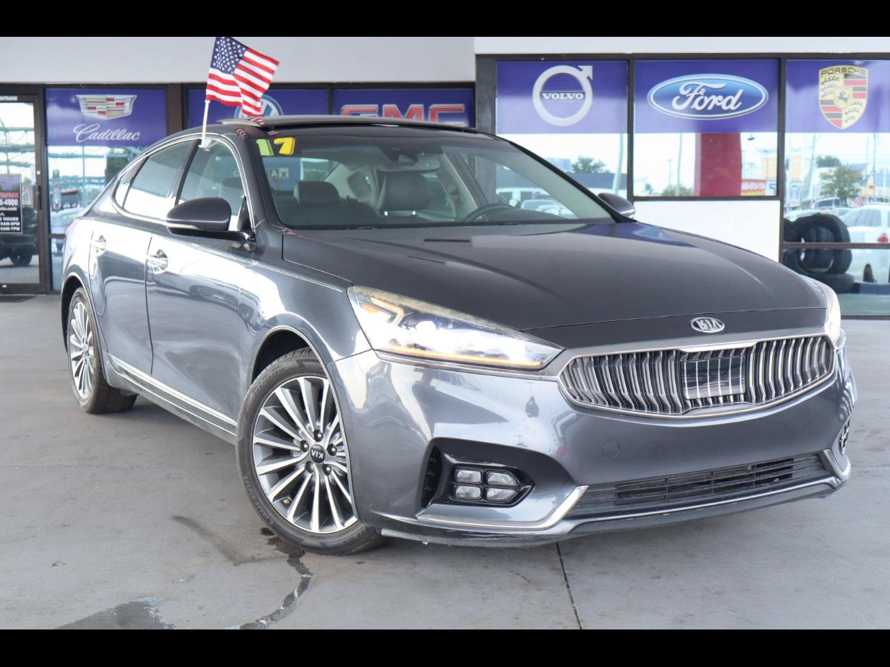 Used 2017 Kia Cadenza Technology