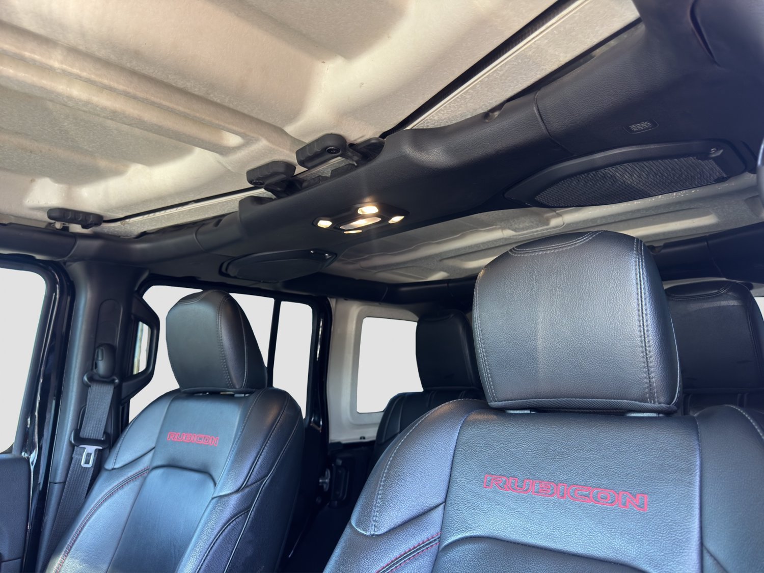 Used 2022 Jeep Wrangler Unlimited Rubicon w/ Cold Weather Group AWD/4WD image 24