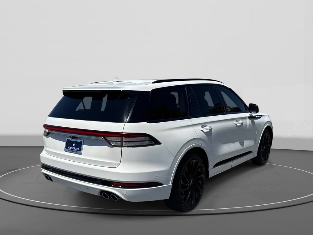 Used 2023 Lincoln Aviator Reserve w/ Equipment Group 201A RWD image 4