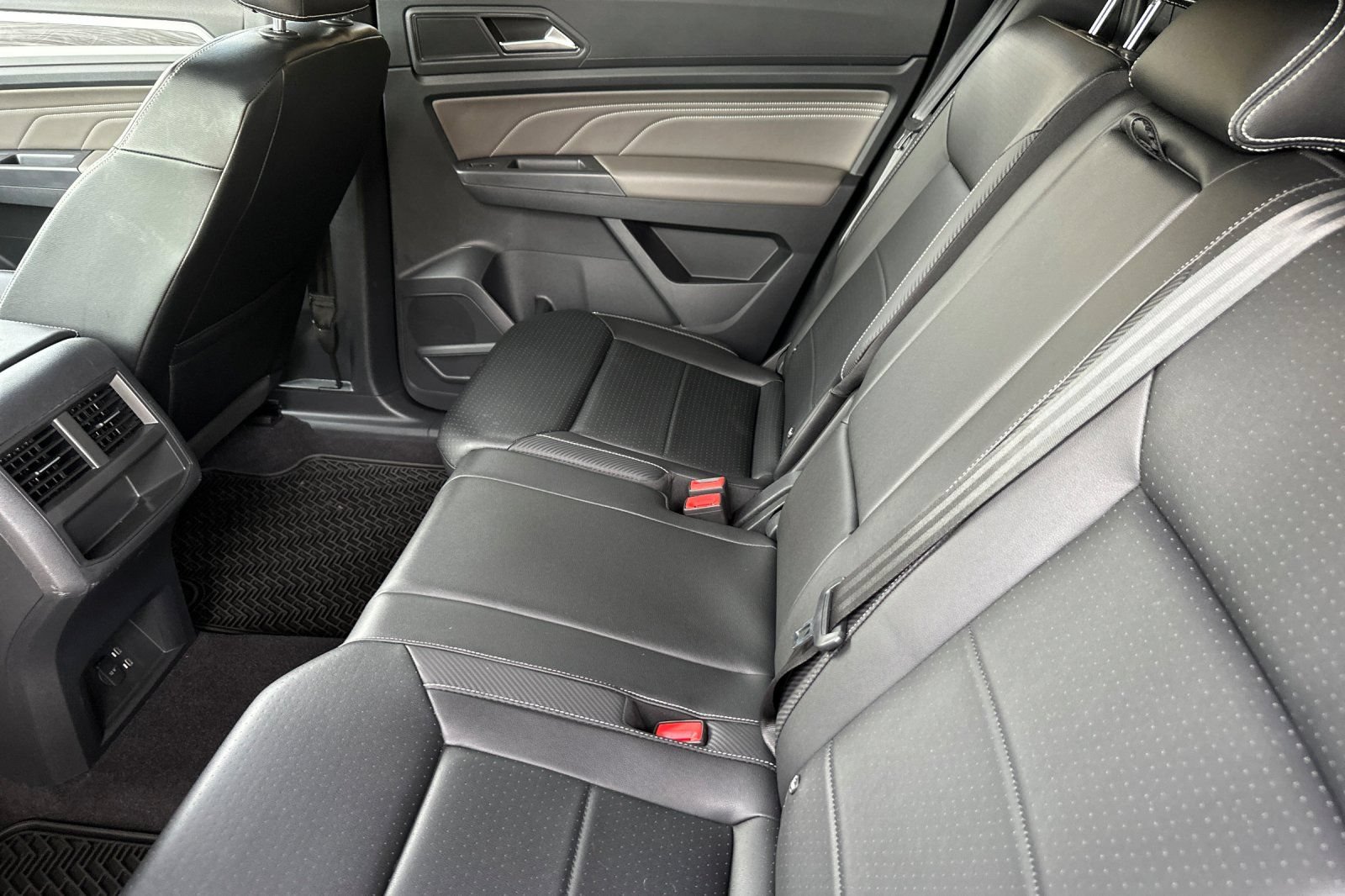 Used 2021 Volkswagen Atlas Cross Sport SE AWD/4WD image 12
