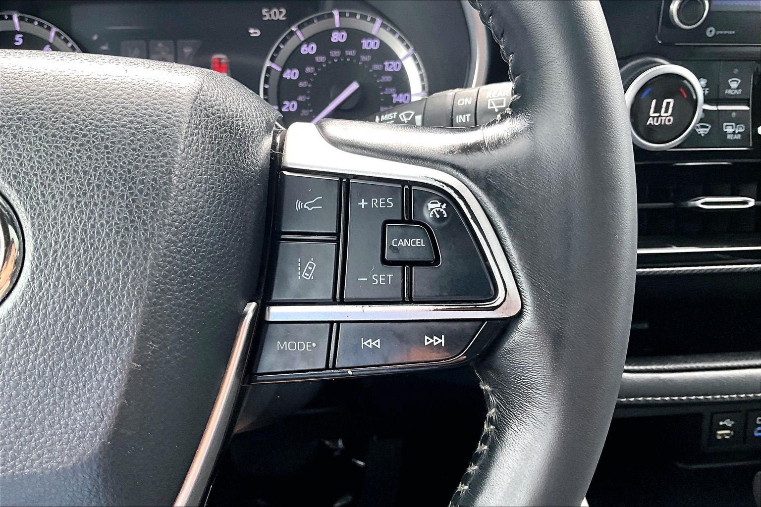 Used 2022 Toyota Highlander XSE AWD/4WD image 18