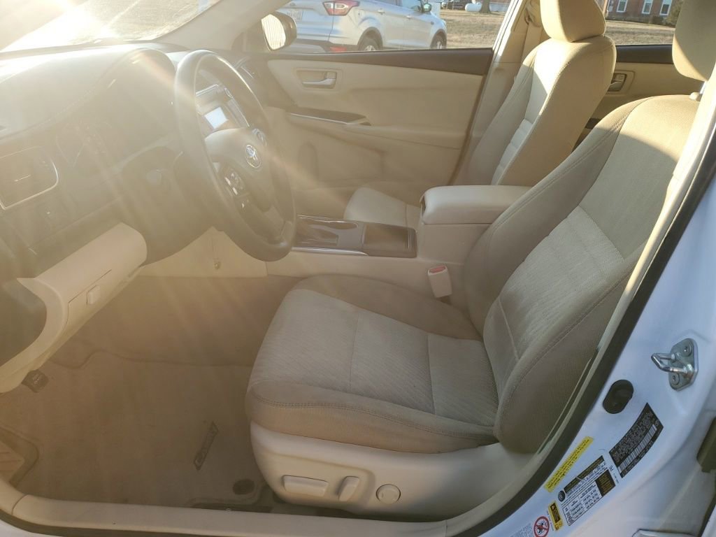 Used 2015 Toyota Camry LE image 18