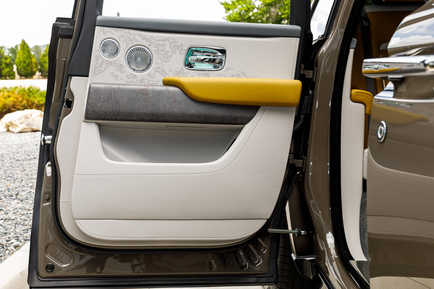 Certified 2025 Rolls-Royce Cullinan AWD/4WD image 43