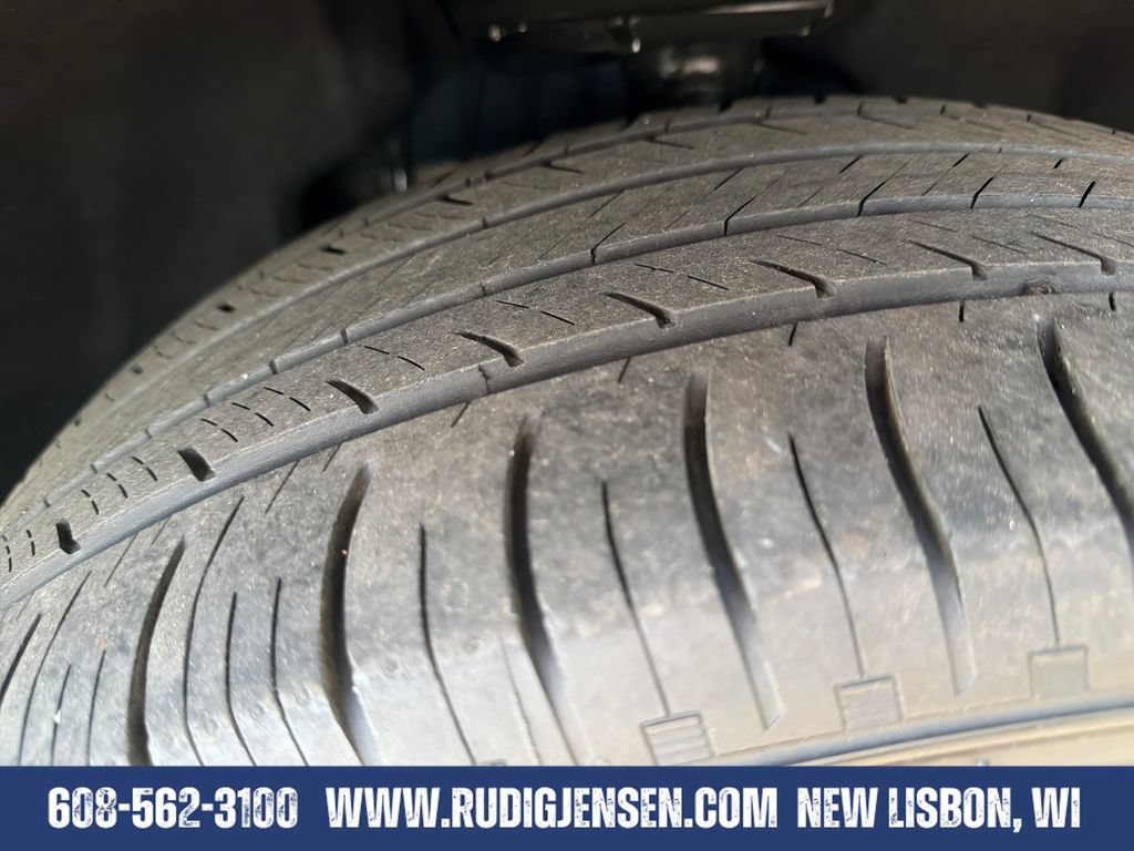 Used 2024 Ford Explorer XLT w/ Equipment Group 202A AWD/4WD image 30