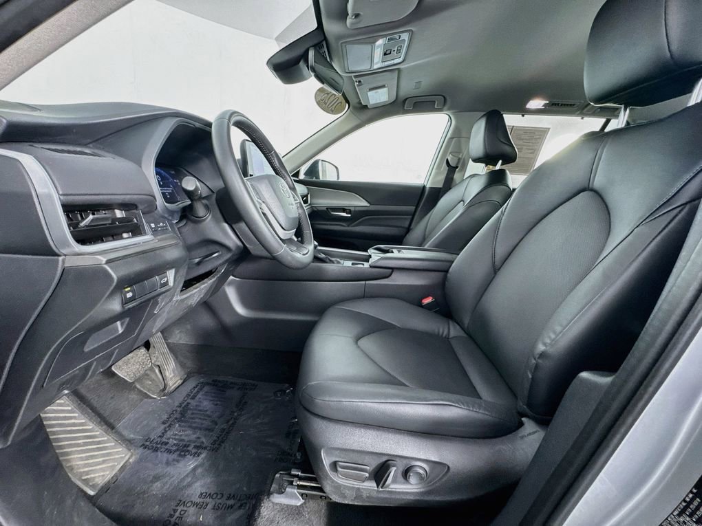 Used 2025 Toyota Grand Highlander FWD image 12