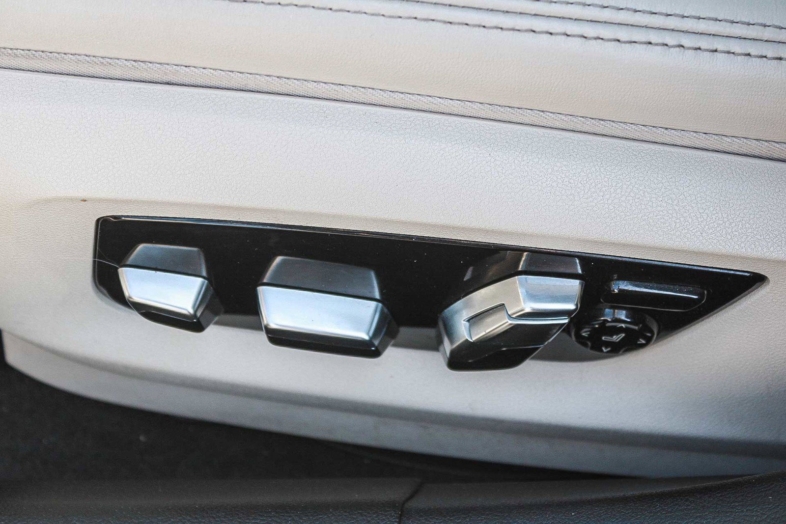 Used 2021 BMW 540i w/ Executive Package RWD image 21