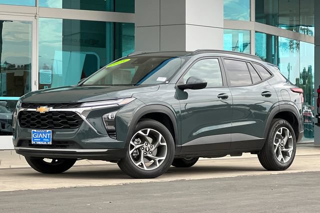 Used 2025 Chevrolet Trax LT FWD image 8