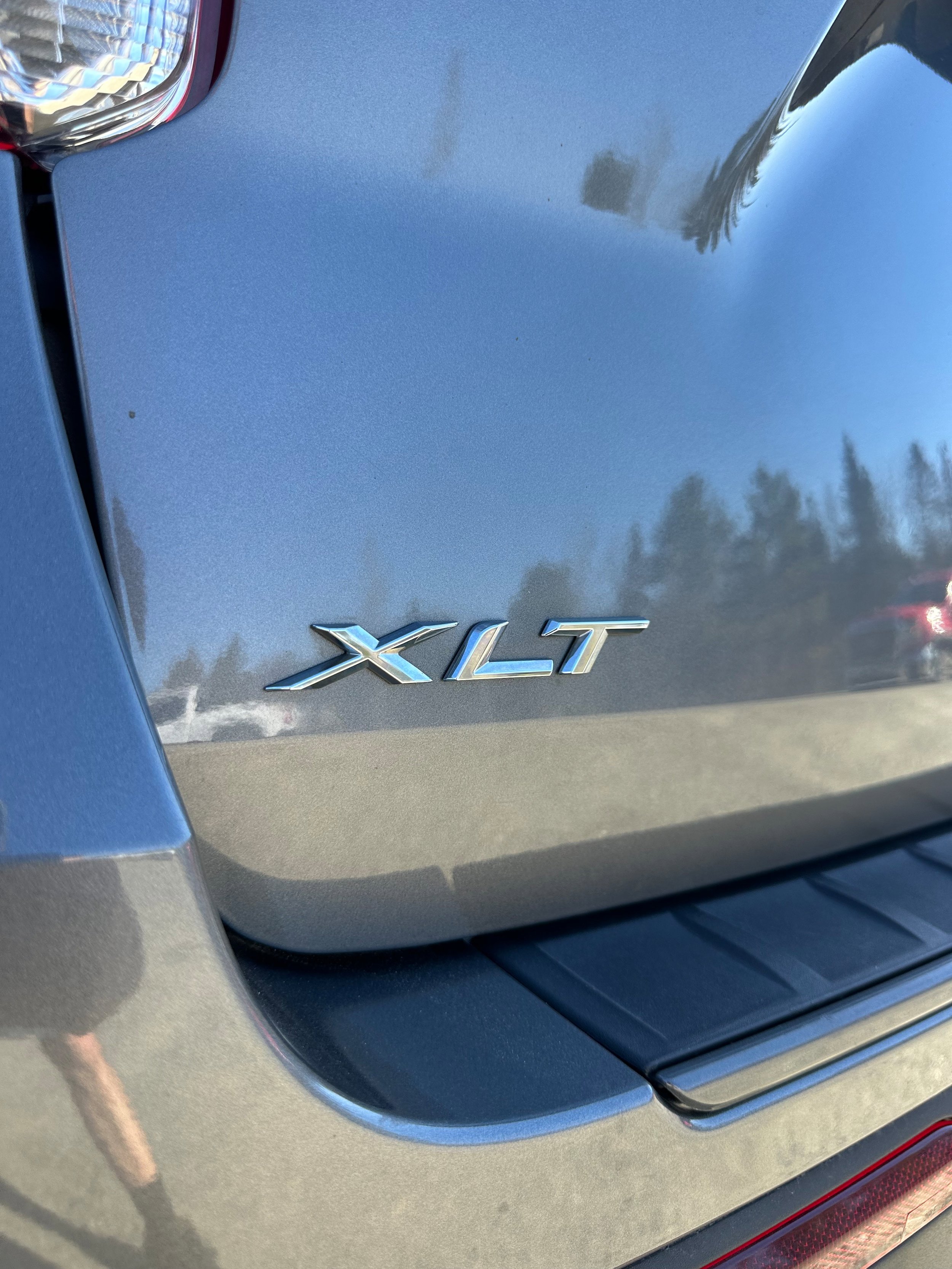 Used 2021 Ford Explorer XLT w/ Equipment Group 202A AWD/4WD image 25