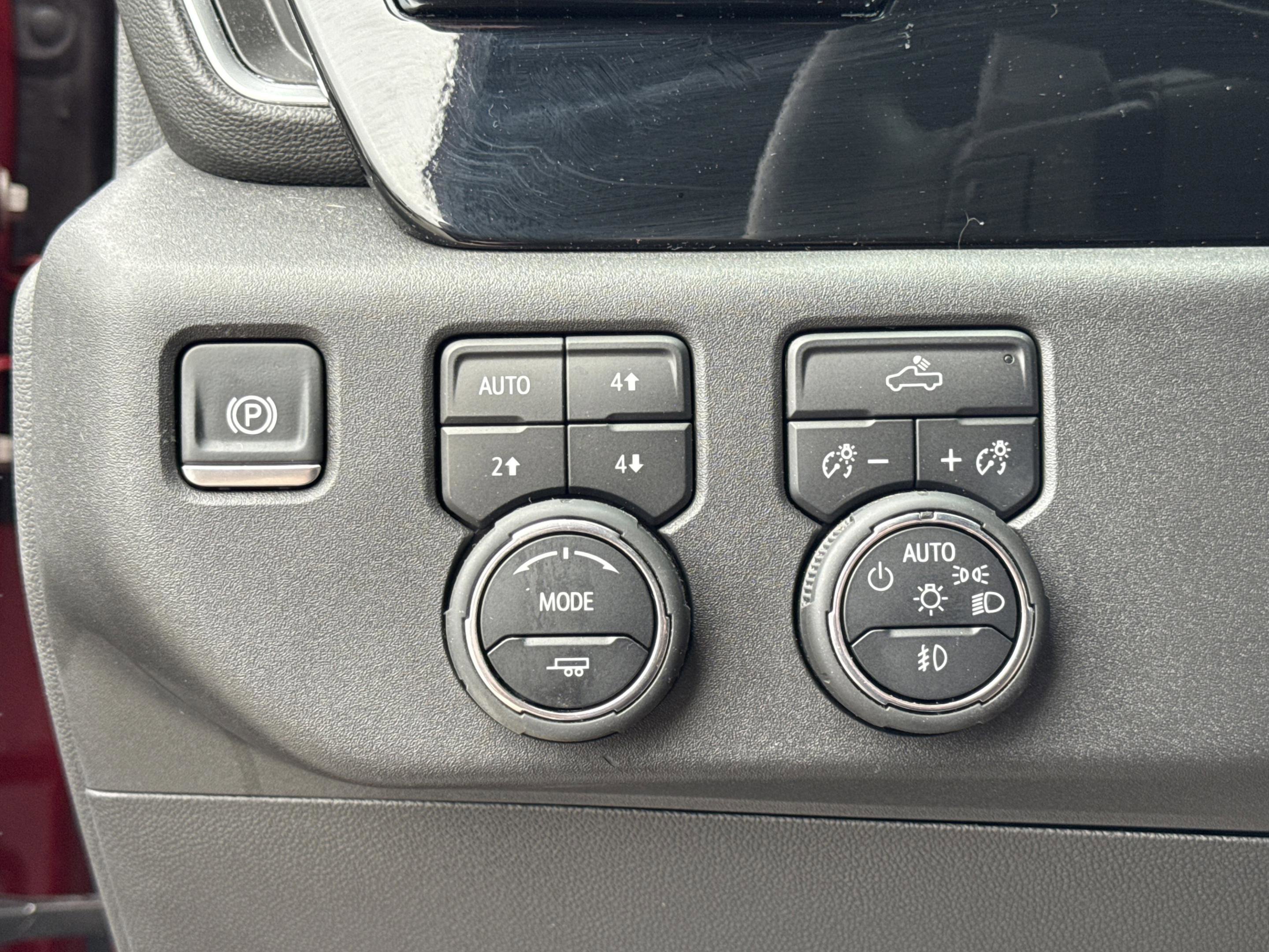 Used 2025 Chevrolet Silverado 1500 LT Trail Boss w/ Convenience Package II image 18