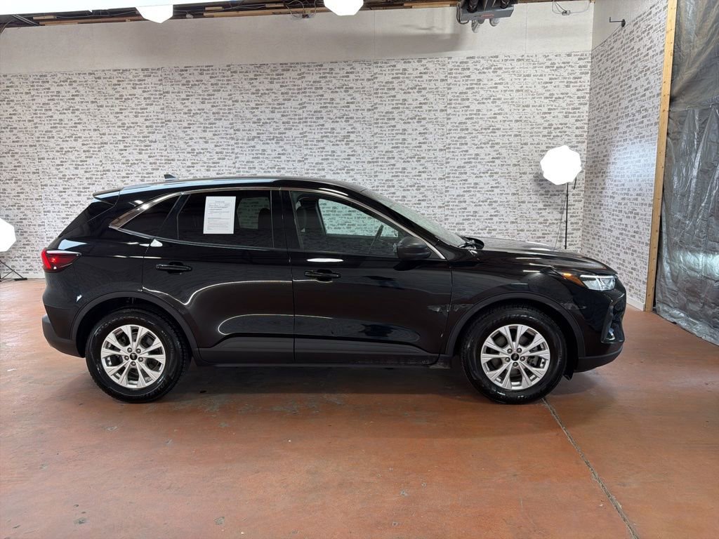 Used 2023 Ford Escape Active image 8