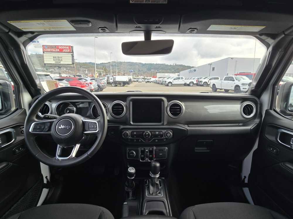 Used 2023 Jeep Wrangler Sahara image 15