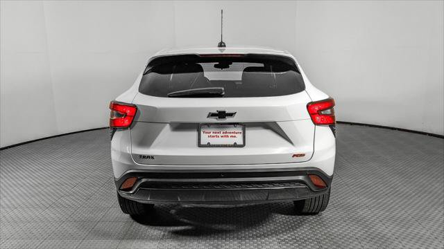 Used 2025 Chevrolet Trax RS w/ Sunroof Package FWD image 7