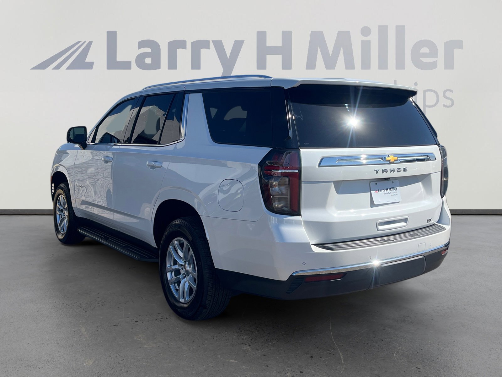 Used 2024 Chevrolet Tahoe LT w/ Luxury Package image 3