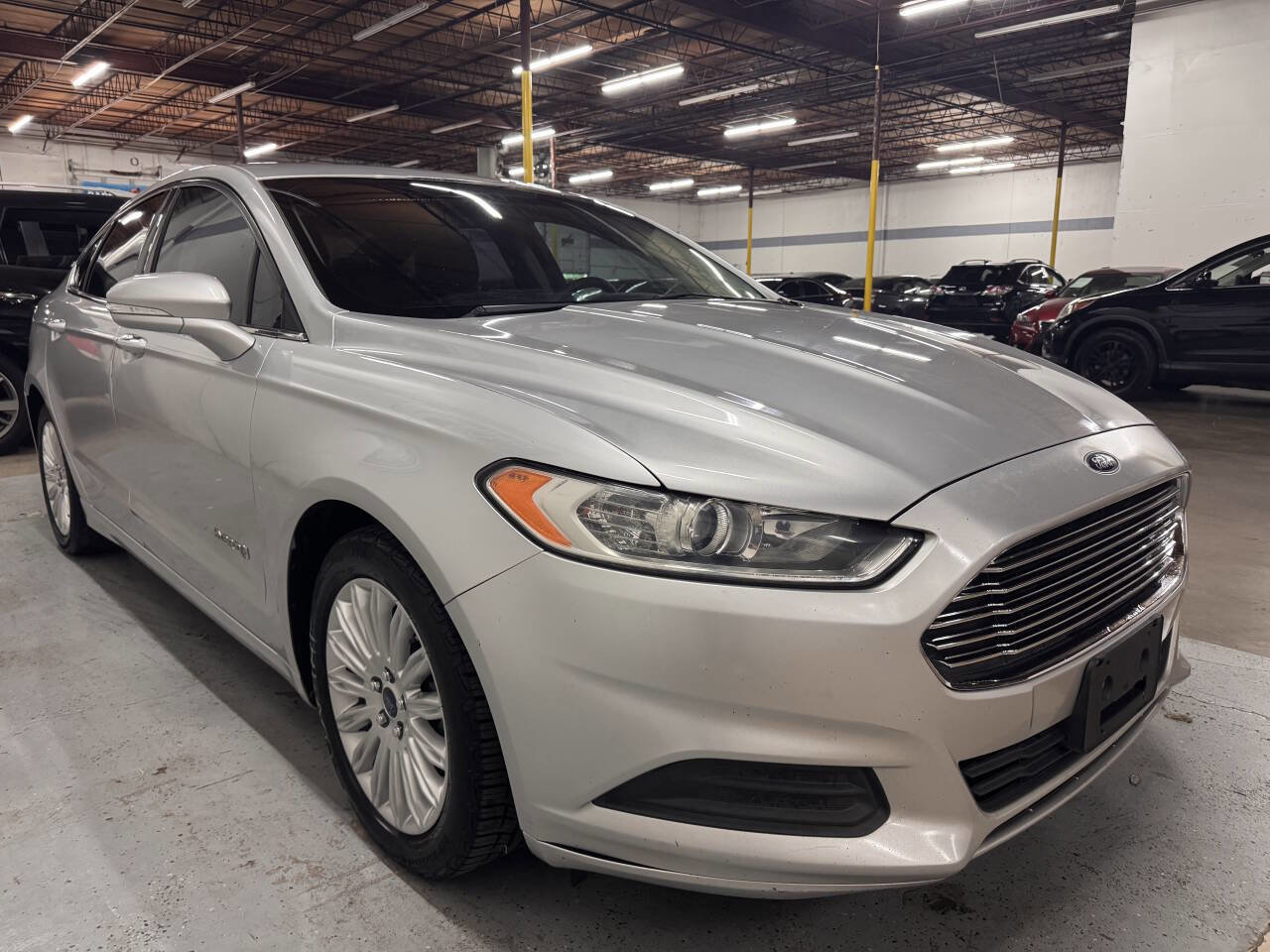 Used 2014 Ford Fusion SE image 2