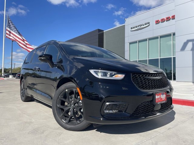 New 2026 Chrysler Pacifica Select w/ S Appearance Package