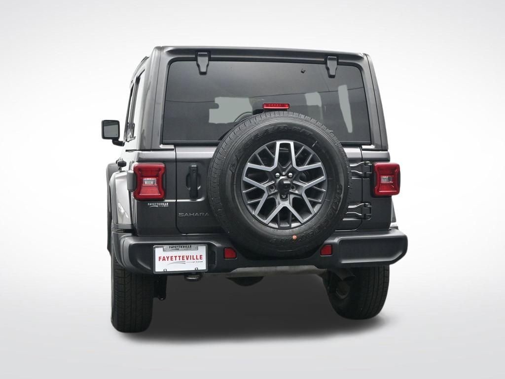 Used 2025 Jeep Wrangler Sahara AWD/4WD image 9