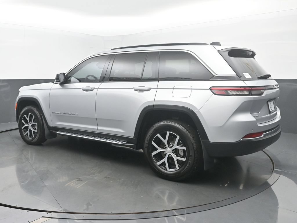 Used 2024 Jeep Grand Cherokee Limited AWD/4WD image 8