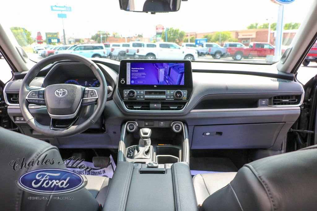 Used 2024 Toyota Grand Highlander AWD image 13