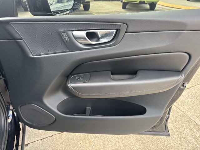 Used 2023 Volvo XC60 B5 Plus FWD image 18