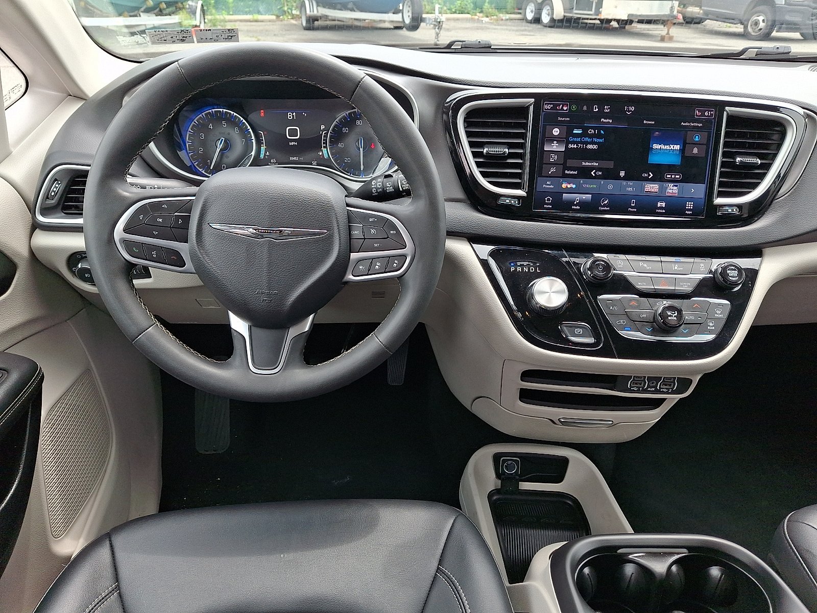 Used 2024 Chrysler Pacifica Touring-L FWD image 9