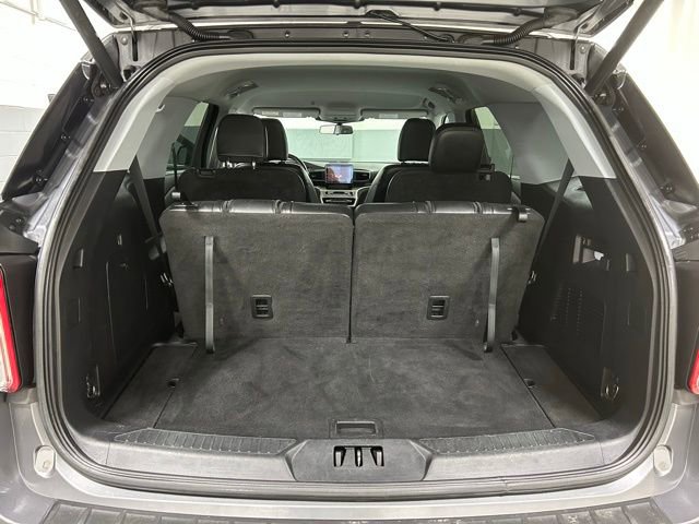 Used 2022 Ford Explorer XLT w/ Equipment Group 202A image 5