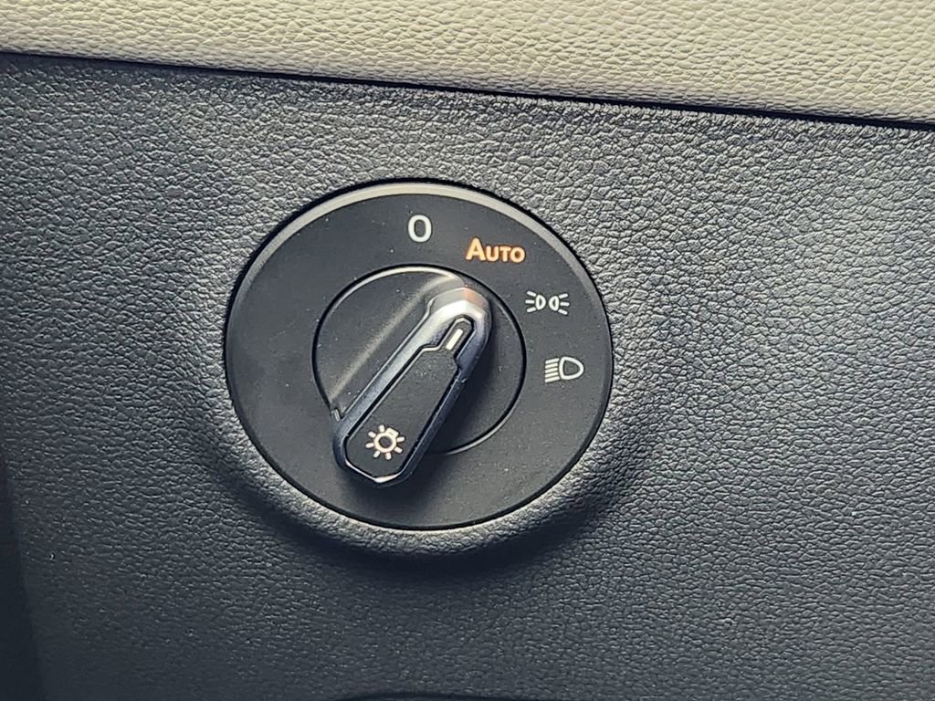 New 2026 Volkswagen Taos SEL image 16