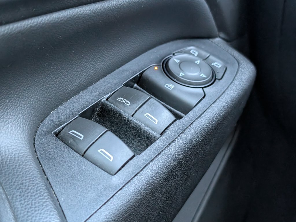 Used 2018 Chevrolet Equinox LT w/ Sun & Infotainment Package FWD image 25