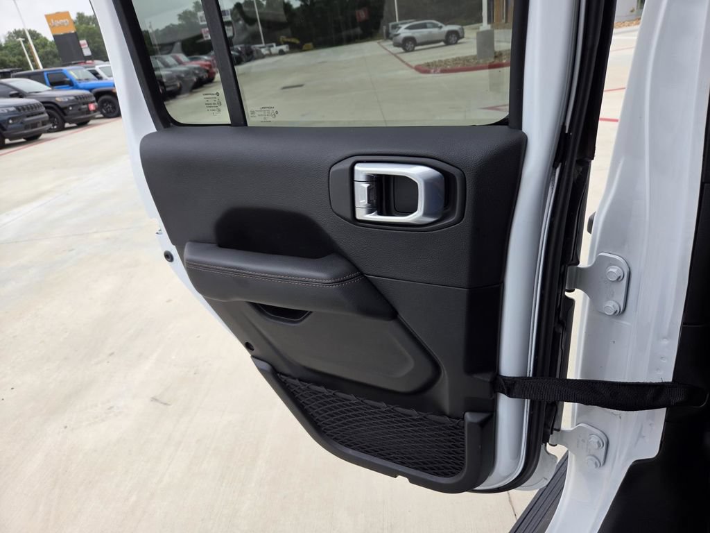 Used 2023 Jeep Wrangler Unlimited Rubicon 392 w/ Dual Top Group AWD/4WD image 31