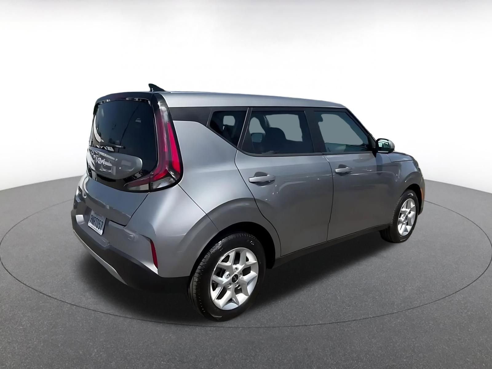 Used 2025 Kia Soul LX w/ LX Technology Package FWD image 14