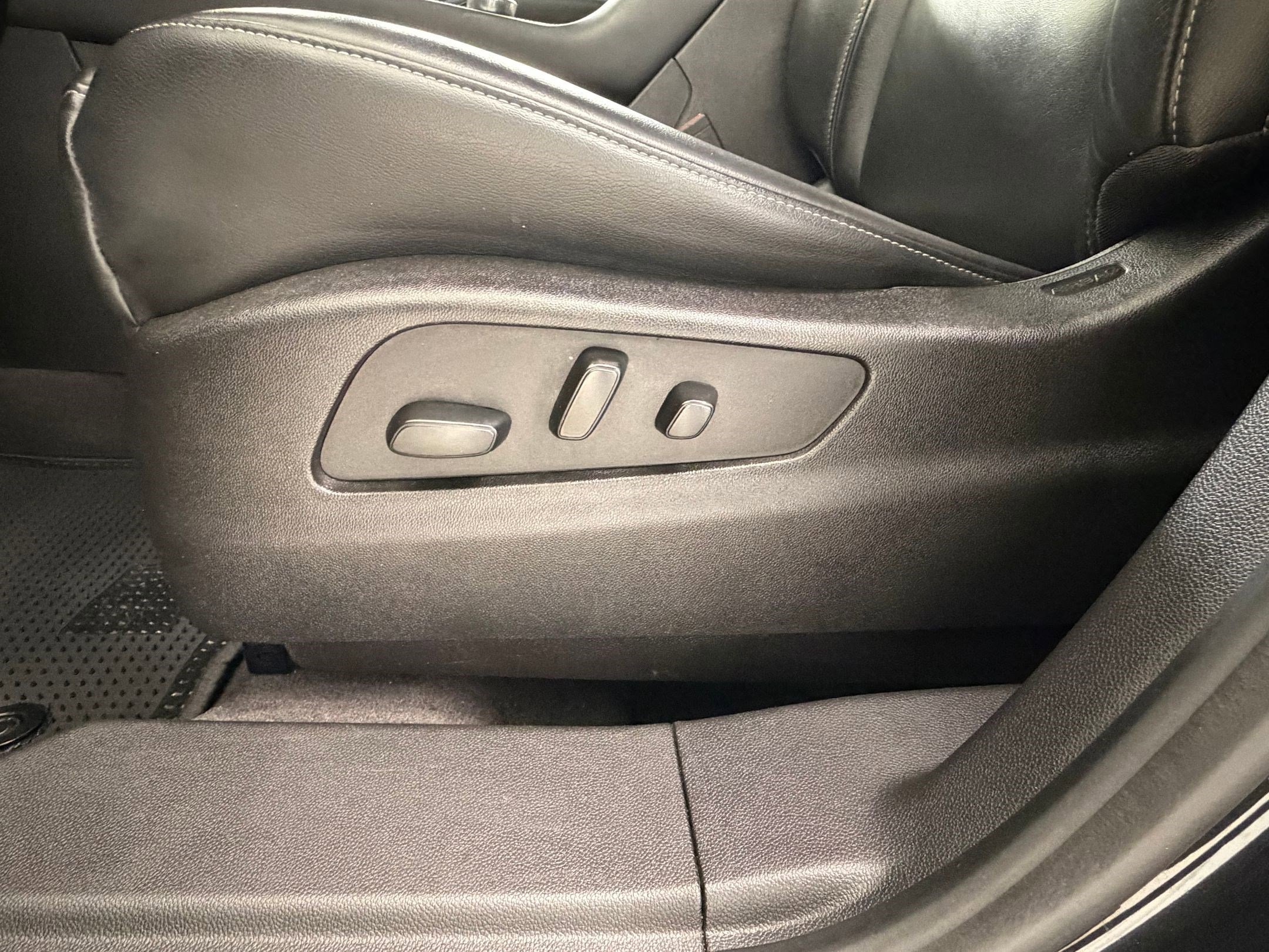 Used 2023 Cadillac XT4 Premium Luxury image 13