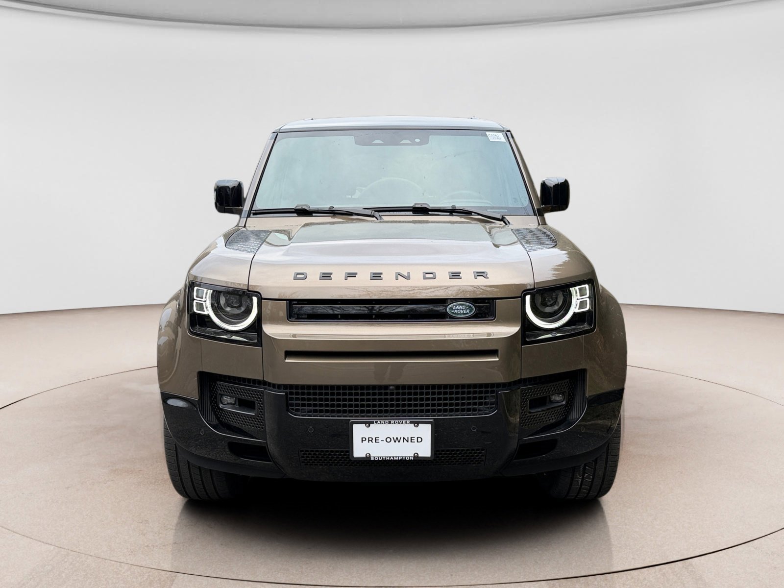 Used 2025 Land Rover Defender 110 X-Dynamic SE image 8