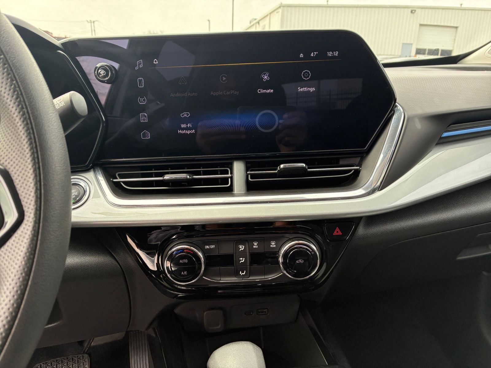 Used 2025 Chevrolet Trax LT image 17