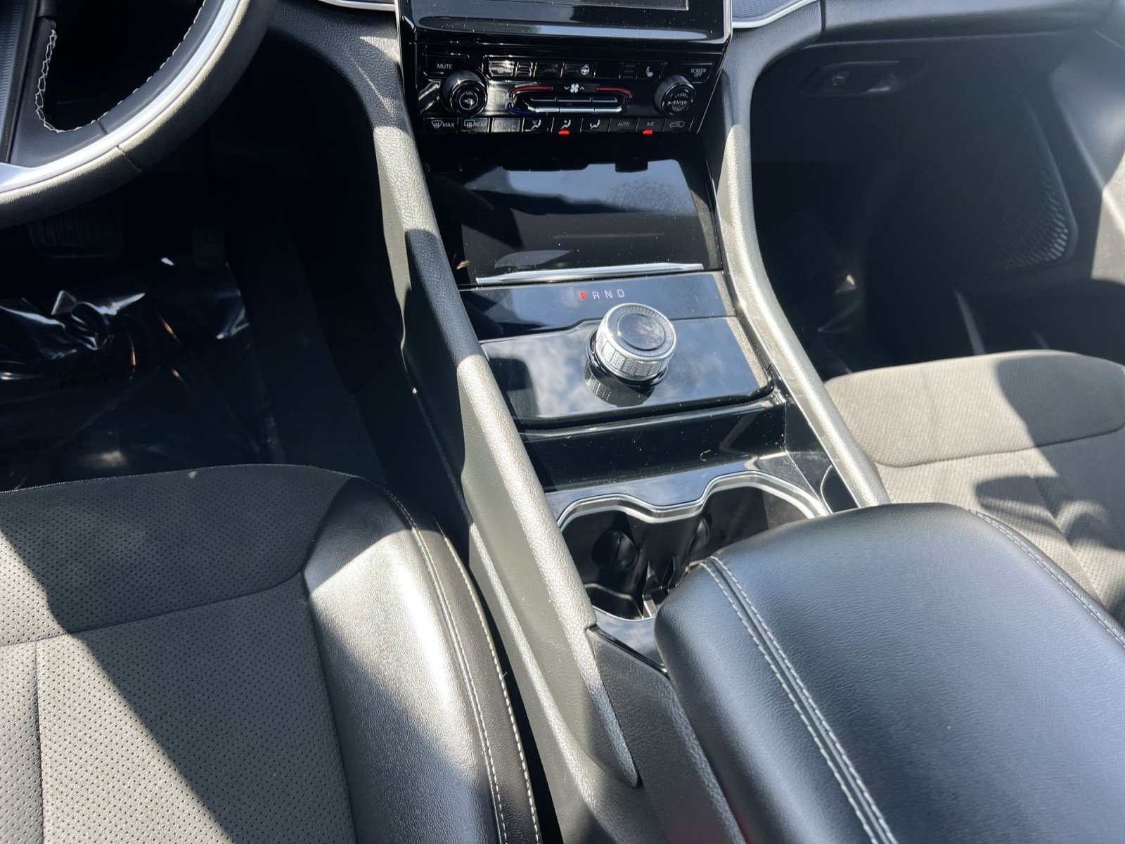 Used 2023 Jeep Grand Cherokee Altitude image 30