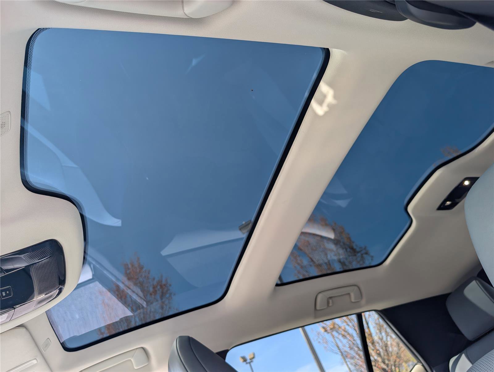 Used 2023 Lexus RZ 450e Premium w/ Technology Package image 19