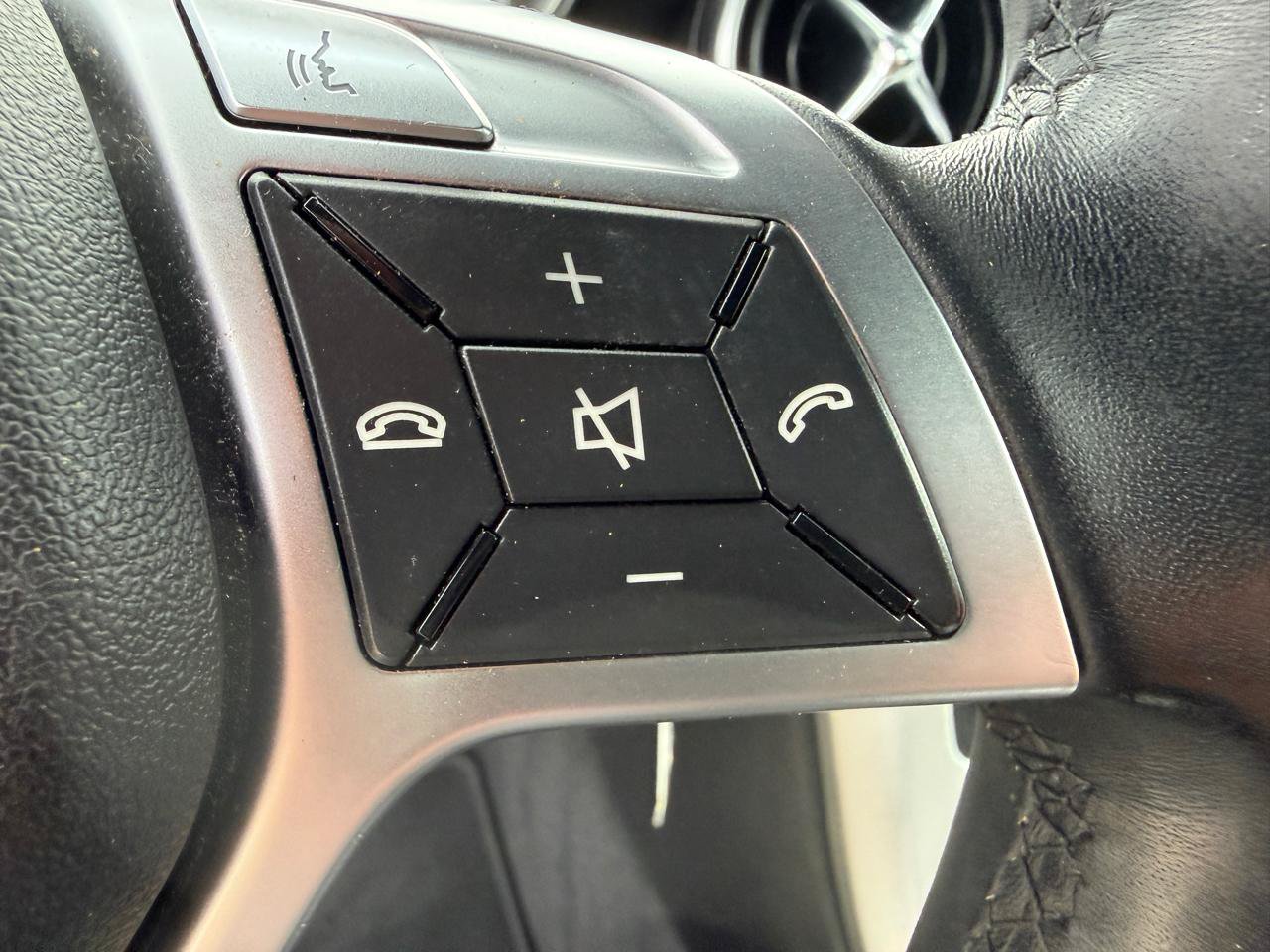 Used 2013 Mercedes-Benz SLK 350 image 16