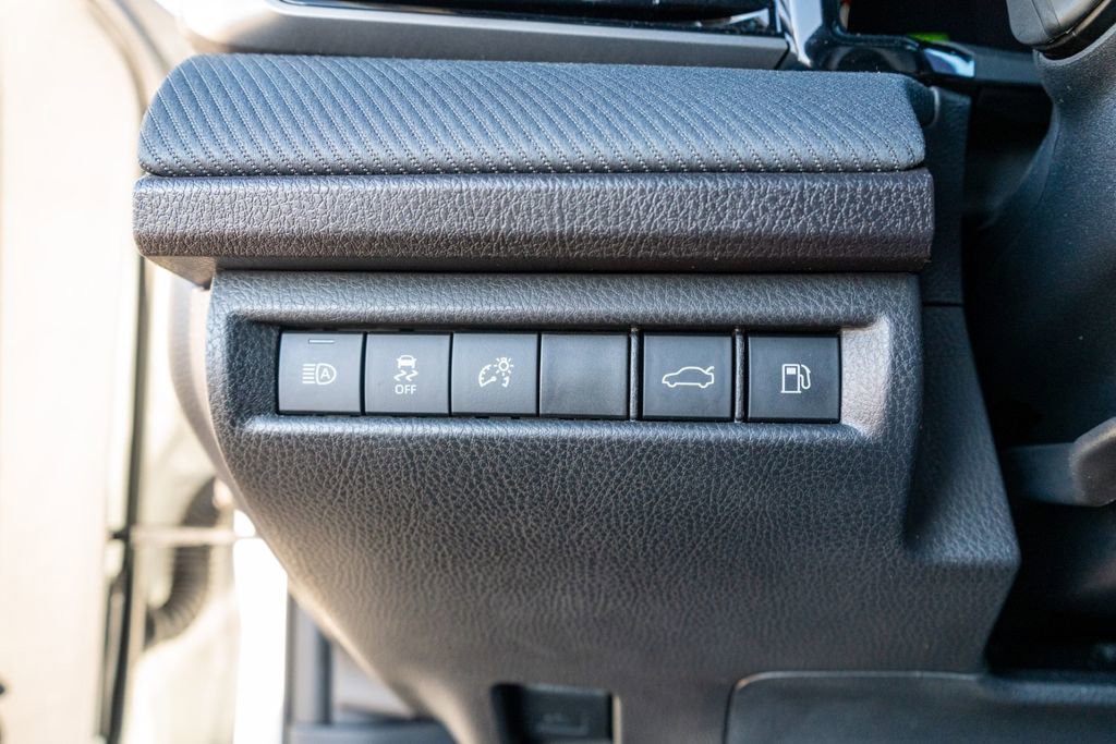 Used 2025 Toyota Camry SE w/ Convenience Package image 23