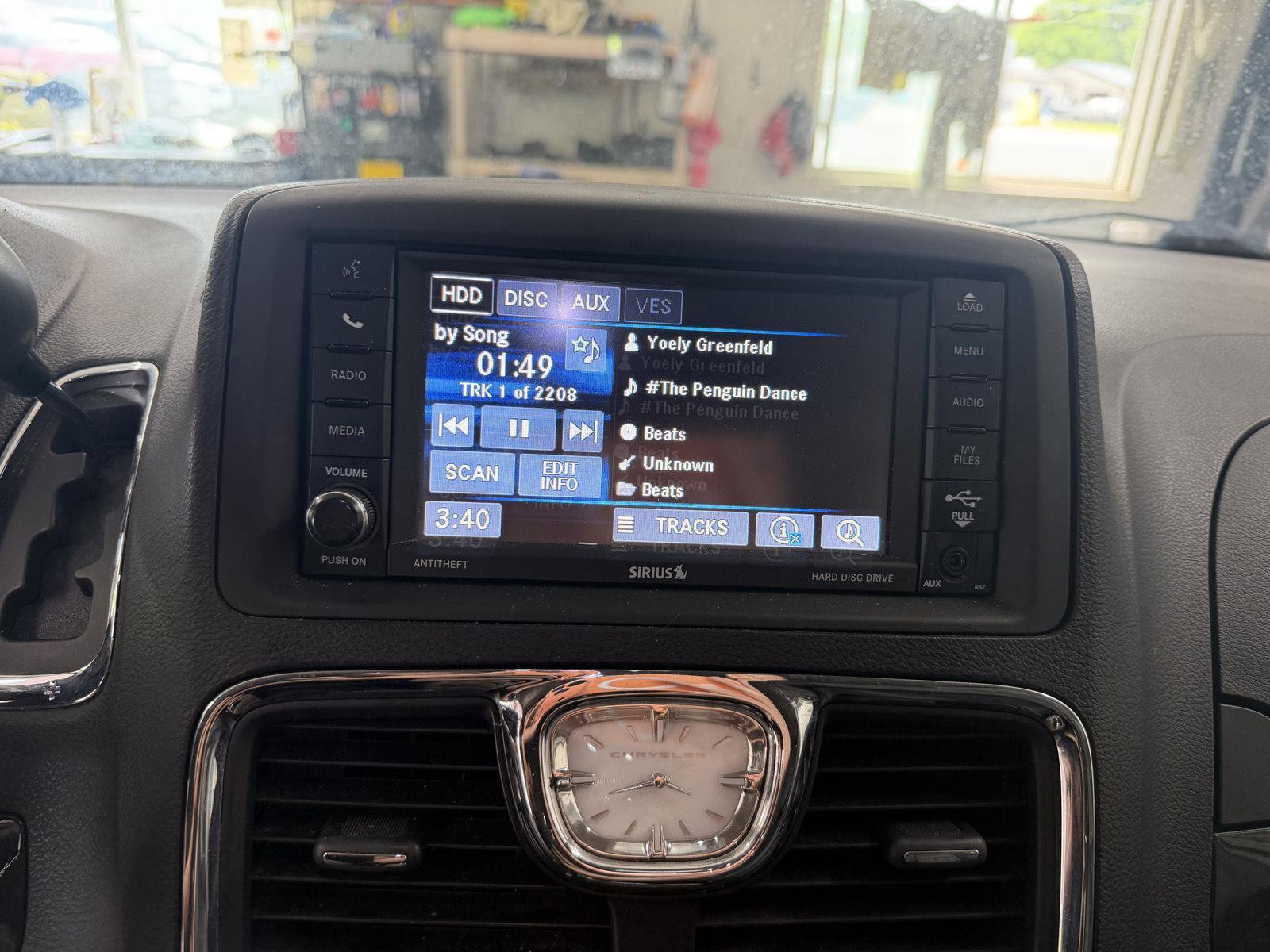 Used 2015 Chrysler Town & Country Touring FWD image 16