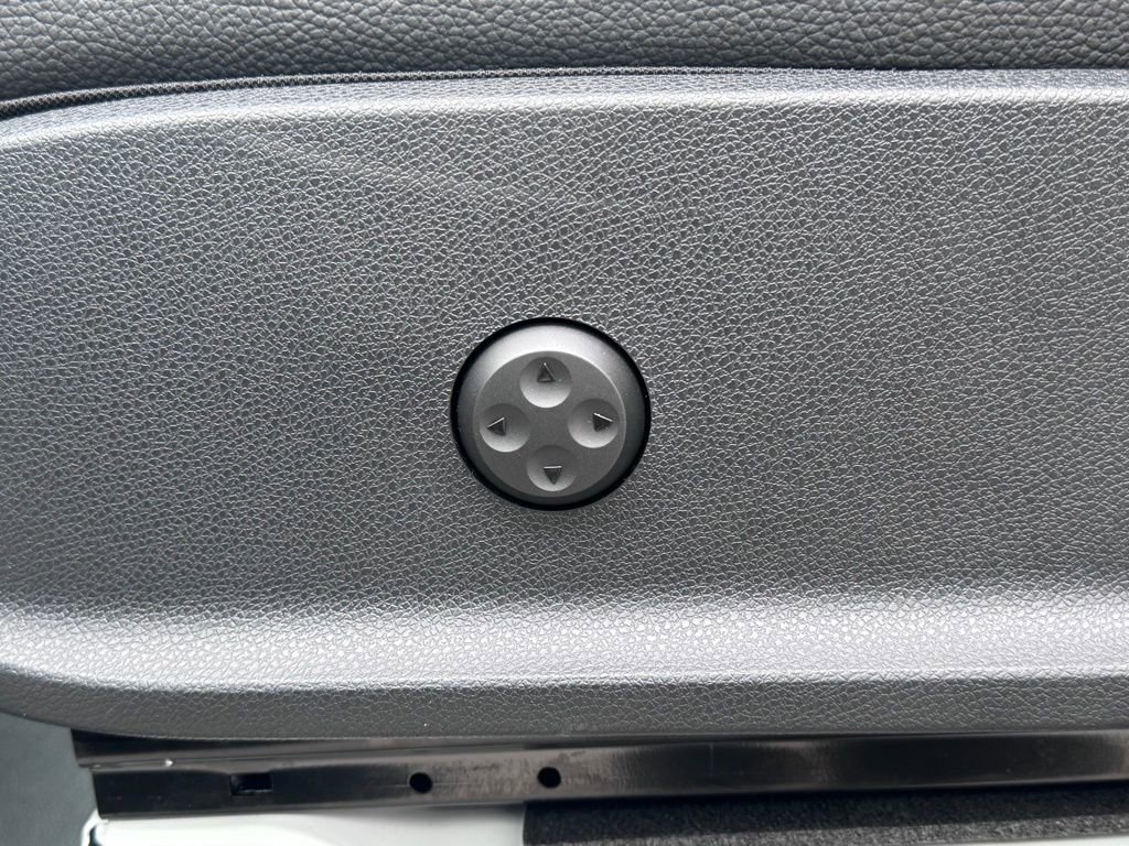 Used 2024 Mercedes-Benz eSprinter 170 Cargo image 16