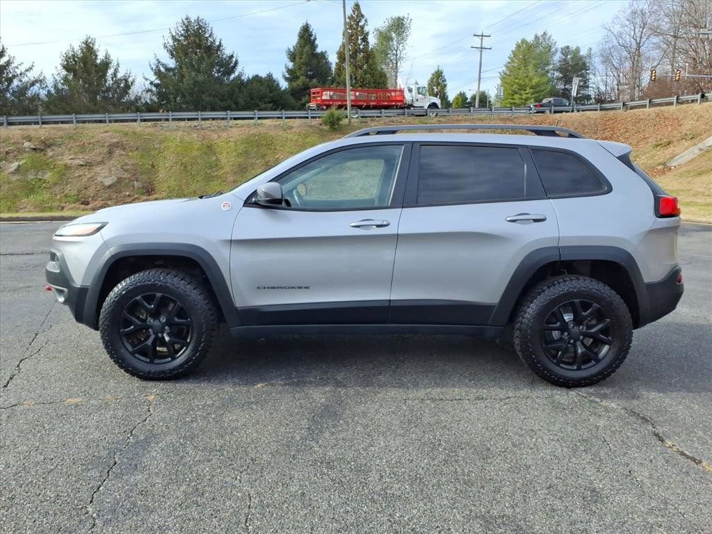 Used 2017 Jeep Cherokee Trailhawk w/ Cold Weather Group image 7